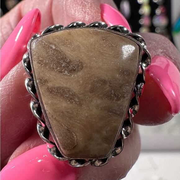 Agitated coral gemstone ring stamped 925 silver plated, handmade size 8.5. - Picture 3 of 4